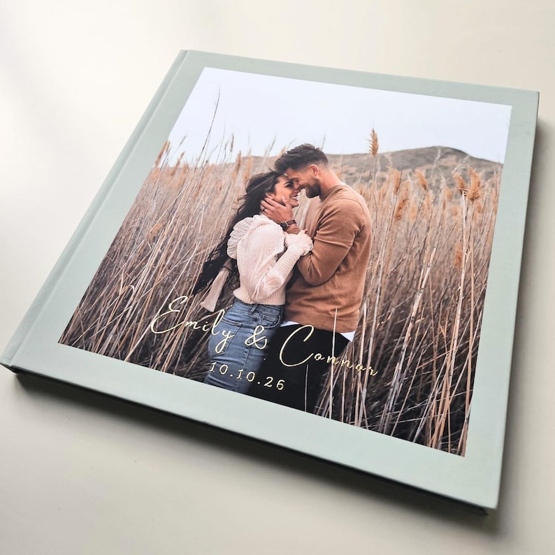 Personalized Guest Book - สมุดบันทึกแขกงานแต่งงานแบบกำหนดเอง พร้อมปกฟอยล์และรูปภาพ | สมุดบันทึกงานเลี้ยงปกแข็งสีเขียวเซจ