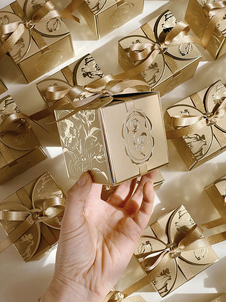 กล่องของขวัญกระดาษสี่เหลี่ยมพร - Wedding Favor Box บทวิจารณ์และราคา
